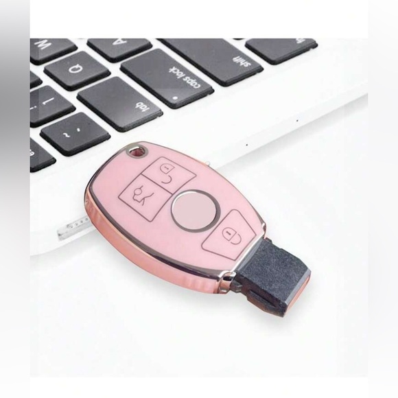🆕 Pink Mercedes key fob case and key chain - Picture 6 of 7